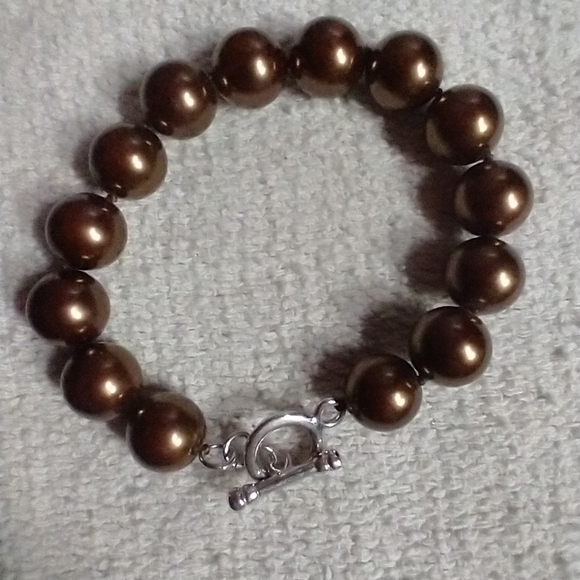 Brown beaded toggle bracelet silvertone clasp - Picture 2 of 2
